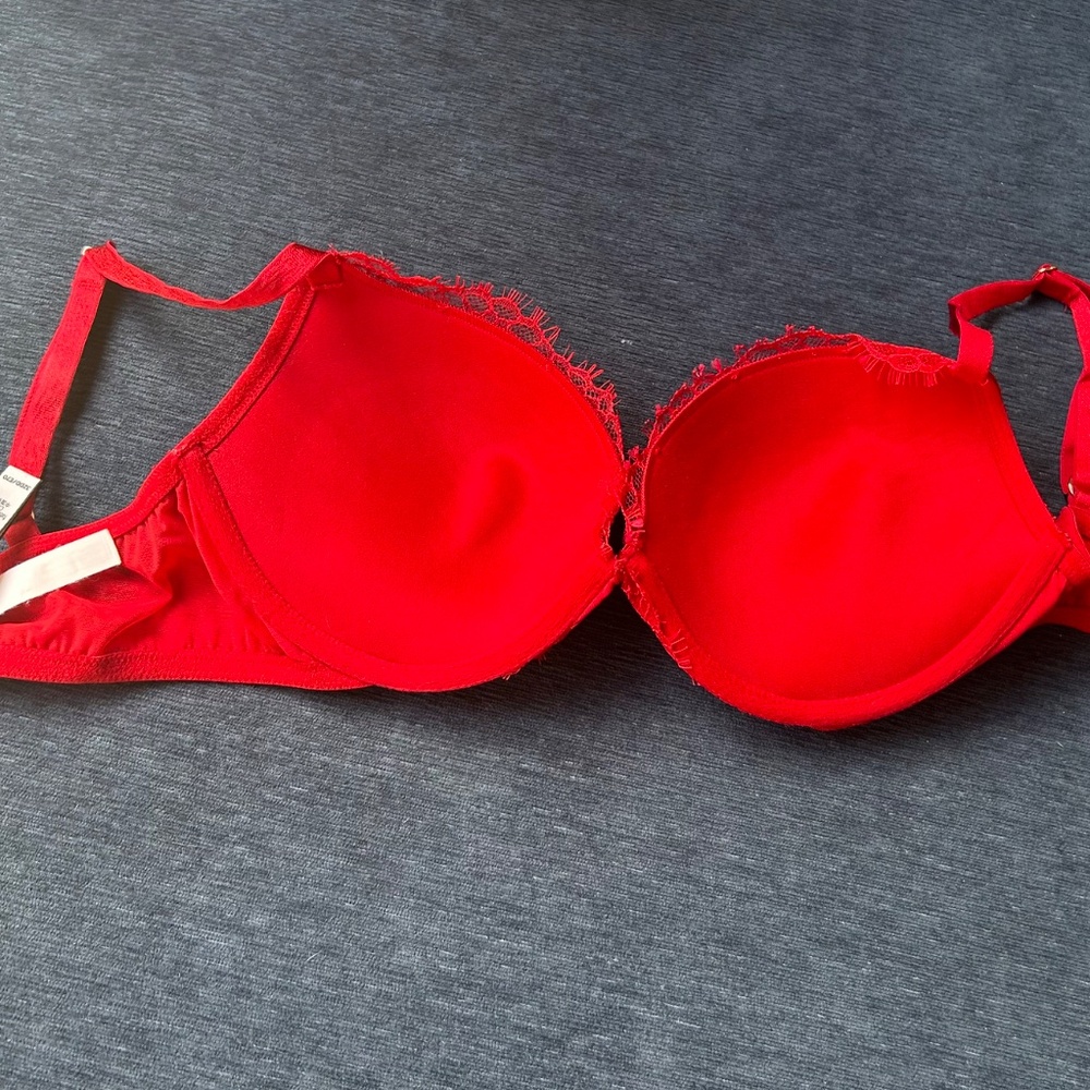 50% off original listed price VS Lace push up bra - Picture 2 of 3